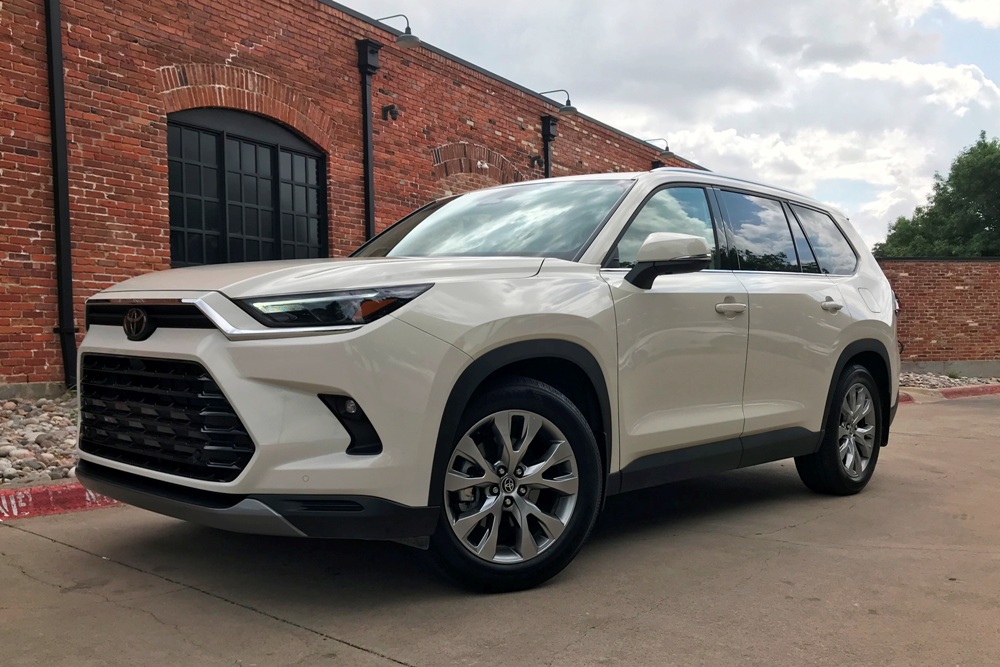 2024 Toyota Grand Highlander Is a Perfect Mid-Size for North America