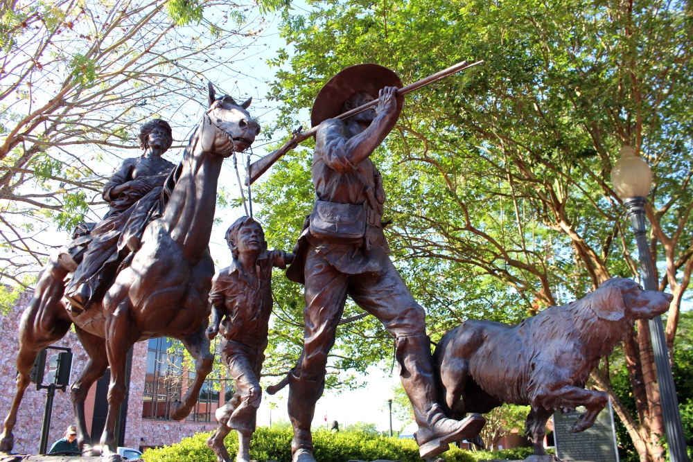 Following El Camino Real de los Tejas National Historic Trail through Nacogdoches